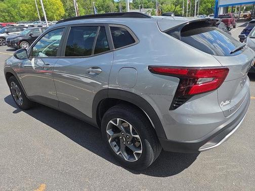 Sterling Gray Metallic 2024 Chevrolet Trax LT
