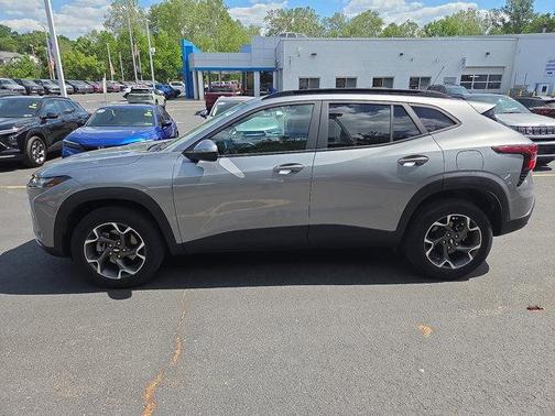 Sterling Gray Metallic 2024 Chevrolet Trax LT