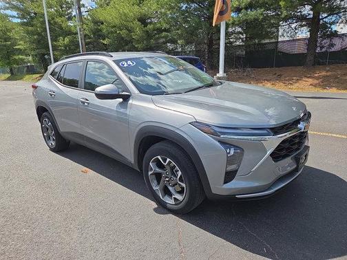Sterling Gray Metallic 2024 Chevrolet Trax LT