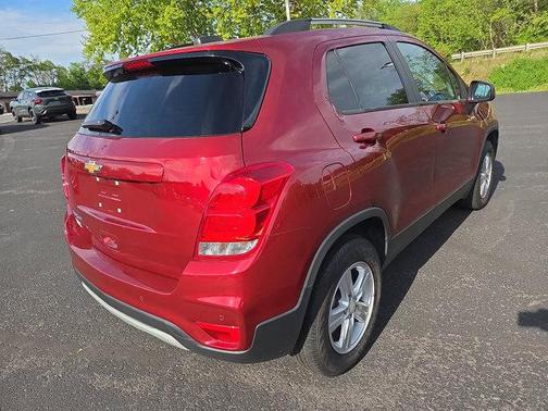 Crimson Metallic 2022 Chevrolet Trax LT