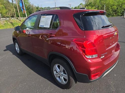 Crimson Metallic 2022 Chevrolet Trax LT