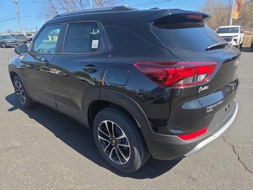 Mosaic Black Metallic 2026 Chevrolet Trailblazer LT