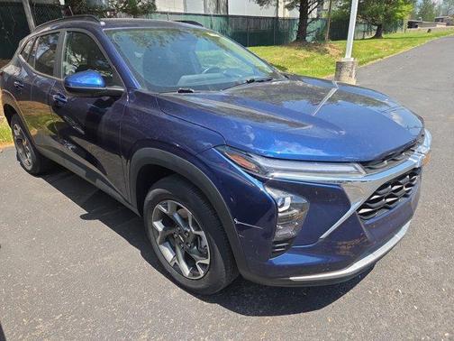 Blue Glow Metallic 2024 Chevrolet Trax LT