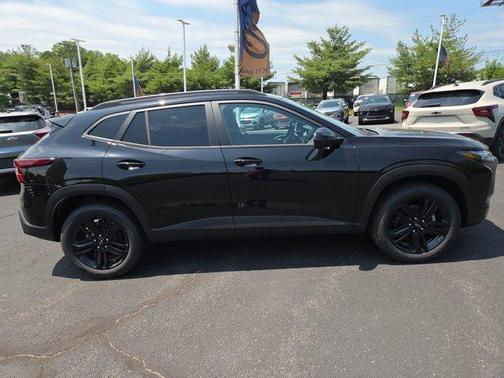 Mosaic Black Metallic 2026 Chevrolet Trax ACTIV