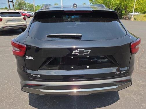 Mosaic Black Metallic 2026 Chevrolet Trax ACTIV