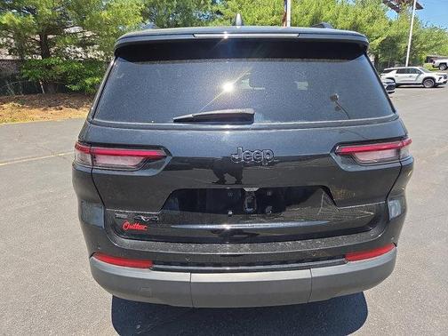 Diamond Black 2022 Jeep Grand Cherokee L Laredo