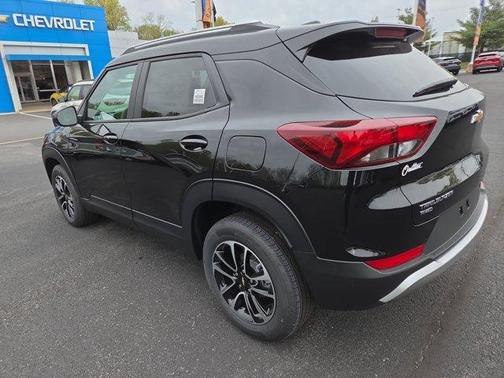 Mosaic Black Metallic 2026 Chevrolet Trailblazer LT