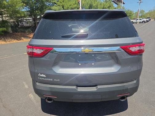 Satin Steel Metallic 2021 Chevrolet Traverse LS