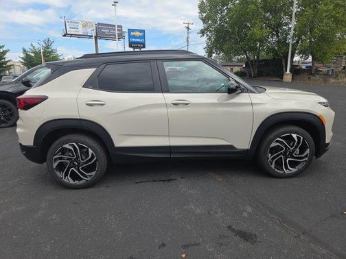 White Sand 2026 Chevrolet Trailblazer RS