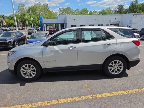 Silver Ice Metallic 2018 Chevrolet Equinox LS