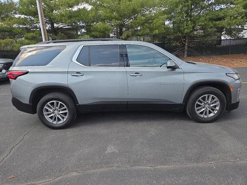 Sterling Gray Metallic 2023 Chevrolet Traverse LT Cloth