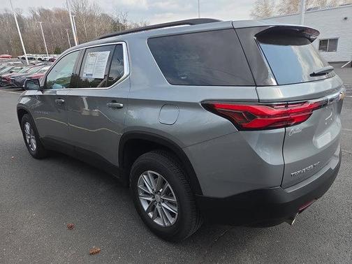 Sterling Gray Metallic 2023 Chevrolet Traverse LT Cloth