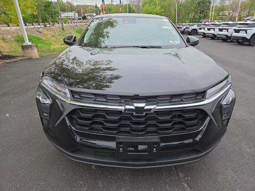 Mosaic Black Metallic 2026 Chevrolet Trax LS