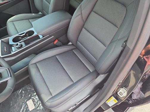 Mosaic Black Metallic 2026 Chevrolet Equinox LT
