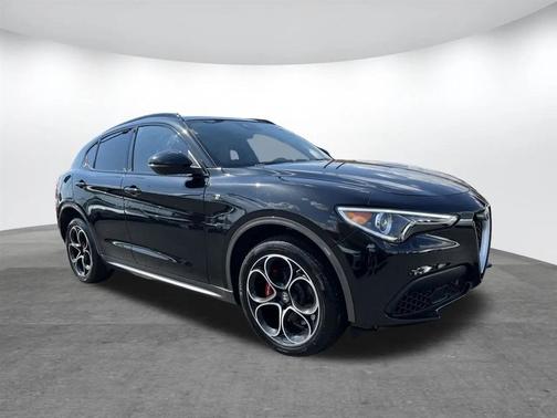 Vulcano Black Metallic 2022 Alfa Romeo Stelvio Ti