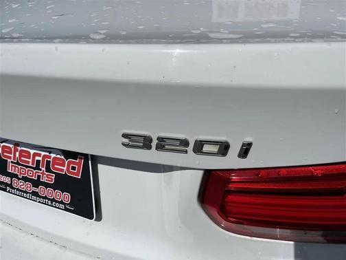 White 2016 BMW 320 i