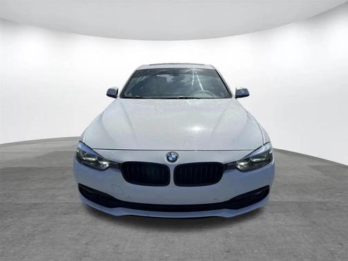 White 2016 BMW 320 i