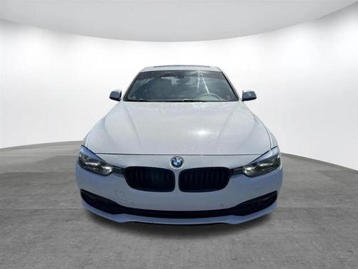 White 2016 BMW 320 i