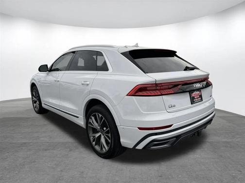 Glacier White Metallic 2023 Audi Q8 55 Premium Plus