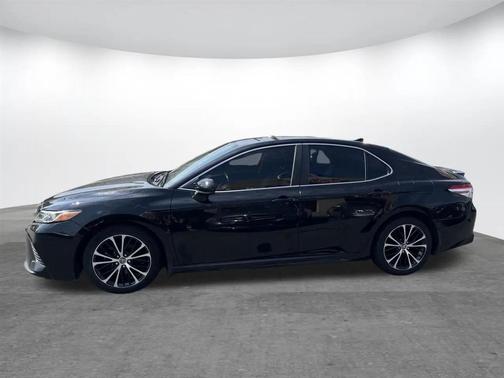 Midnight Black Metallic 2020 Toyota Camry SE