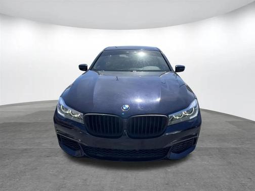 Carbon Black Metallic 2019 BMW 740 740I