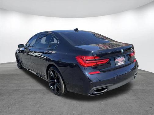 Carbon Black Metallic 2019 BMW 740 740I