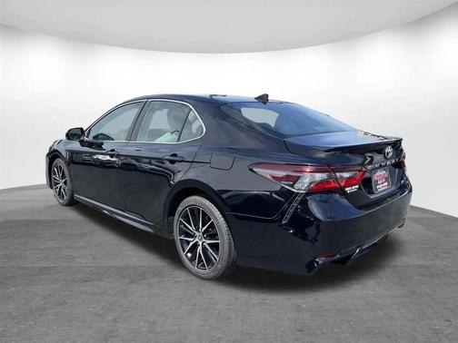 Midnight Black Metallic 2021 Toyota Camry SE