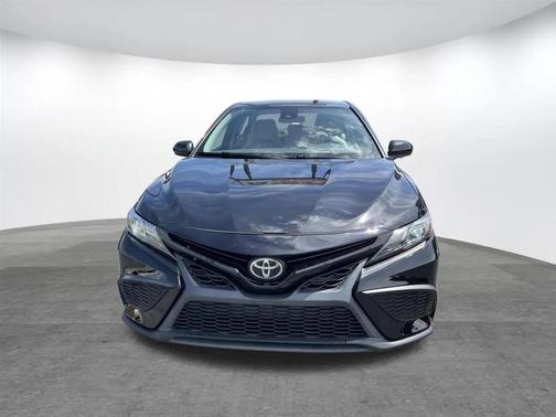 Midnight Black Metallic 2021 Toyota Camry SE