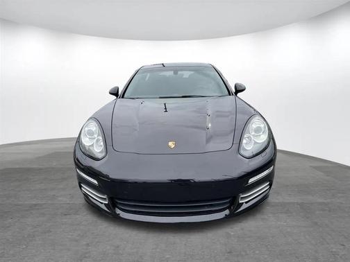 Basalt Black Metallic 2014 Porsche Panamera 4
