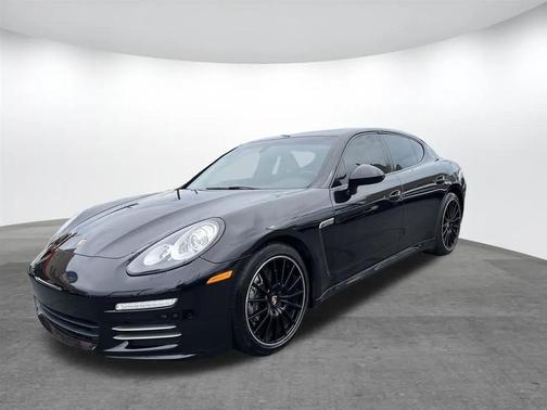 Basalt Black Metallic 2014 Porsche Panamera 4
