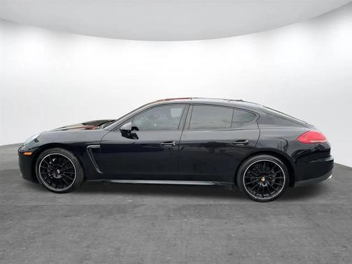 Basalt Black Metallic 2014 Porsche Panamera 4