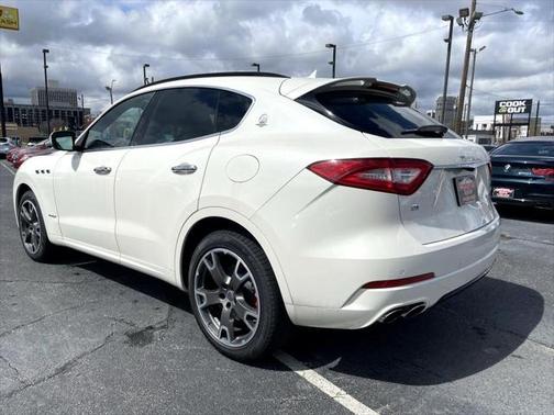 Photo 3 of 27 of 2018 Maserati Levante S GranSport