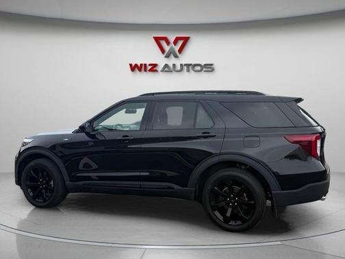 Black 2023 Ford Explorer ST-Line