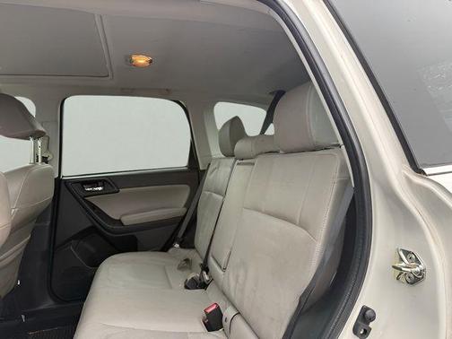 Crystal White Pearl 2018 Subaru Forester 2.5i Limited