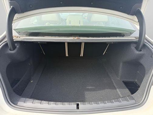 2023 BMW 330 i xDrive