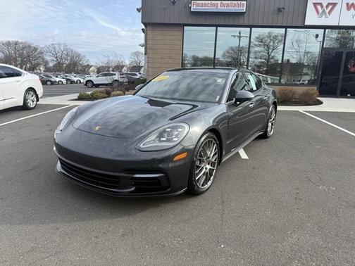 2018 Porsche Panamera 4