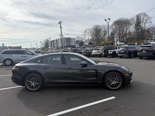 2018 Porsche Panamera 4