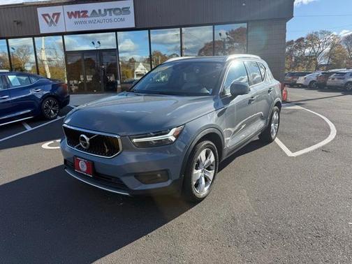 2022 Volvo XC40 T5 Momentum