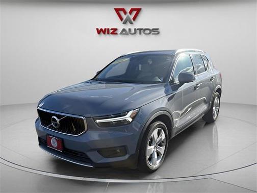2022 Volvo XC40 T5 Momentum