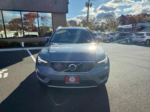 2022 Volvo XC40 T5 Momentum