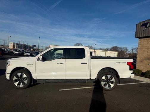 2022 Ford F-150 Lightning Platinum