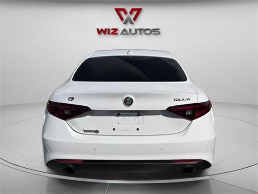 2022 Alfa Romeo Giulia Base