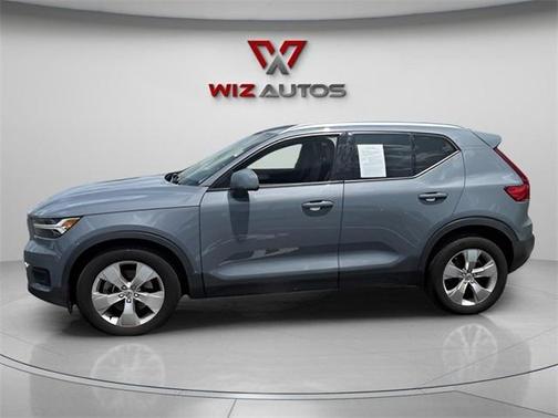 2021 Volvo XC40 T5 Momentum
