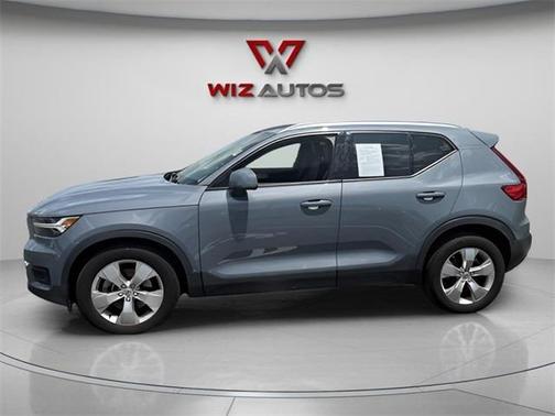 2021 Volvo XC40 T5 Momentum