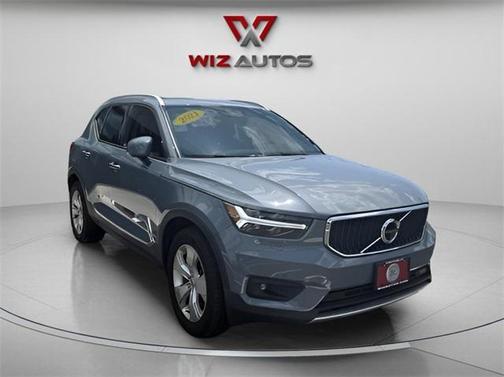 2021 Volvo XC40 T5 Momentum