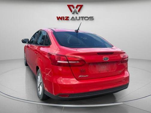 Red 2015 Ford Focus SE