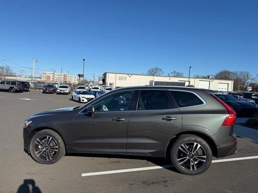 2021 Volvo XC60 T5 Momentum