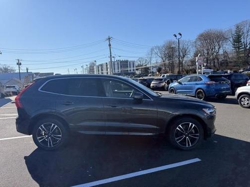 2021 Volvo XC60 T5 Momentum