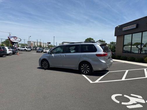 Silver 2018 Toyota Sienna XLE Premium