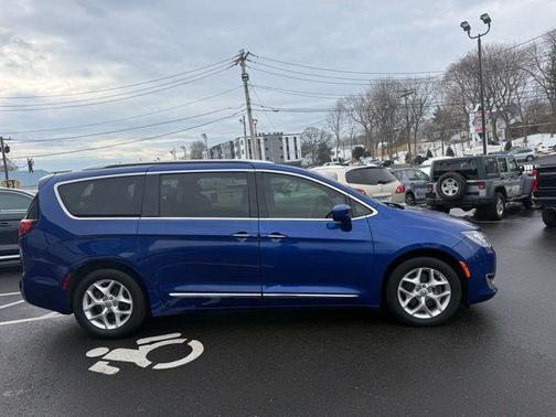 2020 Chrysler Pacifica Touring-L